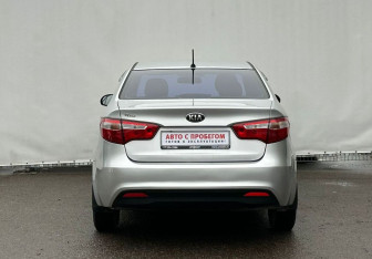 Подержанный автомобиль Kia Rio Sedan 2014 года (6 фото)