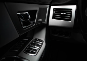 Подержанный автомобиль Jaguar XF Sedan 2011 года (15 фото)