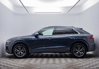 Подержанный автомобиль Audi Q8 2020 года (8 фото)