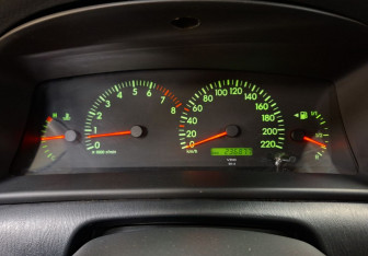 Подержанный автомобиль Toyota Corolla Hatchback 2004 года (13 фото)