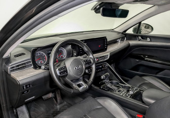 Подержанный автомобиль Kia K5 2020 года (16 фото)