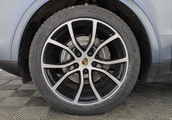 Подержанный автомобиль Porsche Cayenne 2019 года (12 фото)