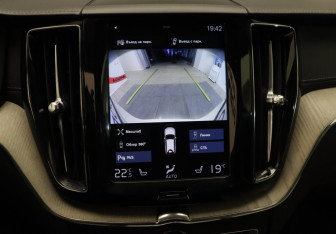 Подержанный автомобиль Volvo XC60 2019 года (17 фото)