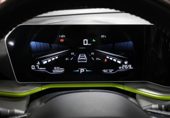 Подержанный автомобиль Geely Coolray 2023 года (13 фото)