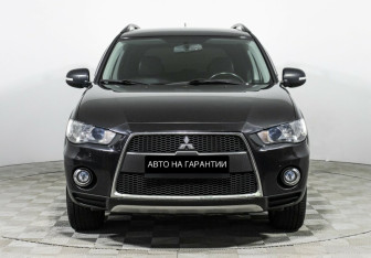 Подержанный автомобиль Mitsubishi Outlander 2012 года (2 фото)