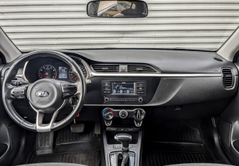 Подержанный автомобиль Kia Rio Hatchback 2021 года (14 фото)