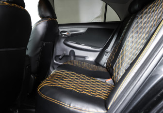 Подержанный автомобиль Toyota Corolla Sedan 2012 года (12 фото)