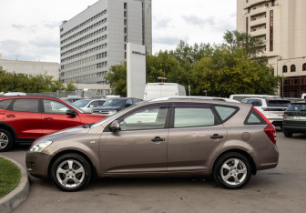 Подержанный автомобиль Kia Ceed Wagon 2007 года (6 фото)
