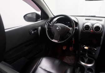 Подержанный автомобиль Nissan Qashqai+2 2011 года (13 фото)