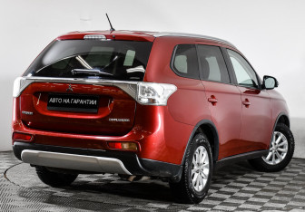 Подержанный автомобиль Mitsubishi Outlander 2014 года (3 фото)