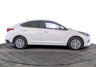 Подержанный автомобиль Hyundai Solaris Sedan 2021 года (4 фото)