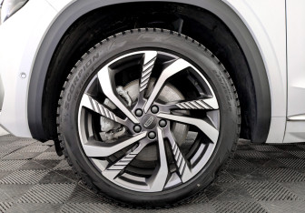 Подержанный автомобиль Geely Monjaro 2024 года (18 фото)