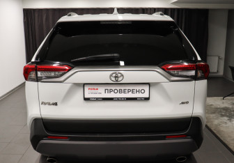Подержанный автомобиль Toyota RAV4 2020 года (5 фото)