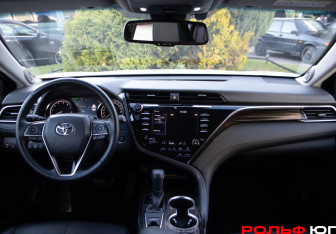 Подержанный автомобиль Toyota Camry Sedan 2018 года (12 фото)