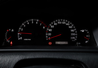 Подержанный автомобиль Toyota Corolla Sedan 2004 года (11 фото)