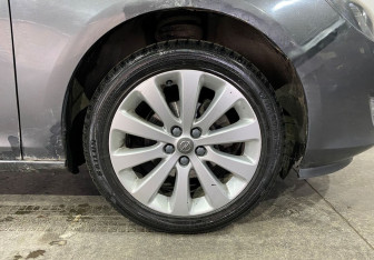 Подержанный автомобиль Opel Astra Hatchback 2011 года (18 фото)