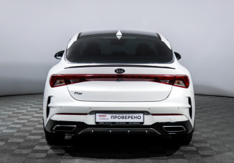 Подержанный автомобиль Kia K5 2021 года (6 фото)