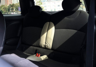 Подержанный автомобиль MINI Hatch 2008 года (10 фото)