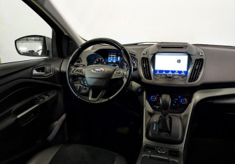 Подержанный автомобиль Ford Kuga 2019 года (19 фото)