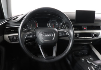 Подержанный автомобиль Audi A4 Sedan 2019 года (18 фото)