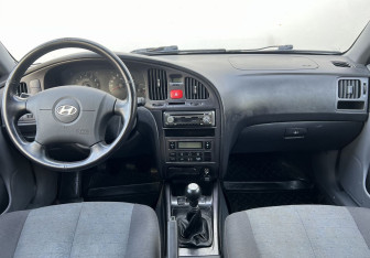 Подержанный автомобиль Hyundai Elantra Sedan 2005 года (12 фото)
