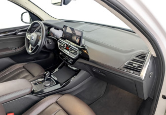 Подержанный автомобиль BMW X3 2021 года (11 фото)