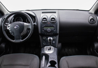 Подержанный автомобиль Nissan Qashqai 2008 года (13 фото)