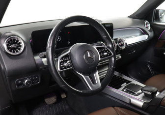 Подержанный автомобиль Mercedes-Benz GLB 2021 года (13 фото)