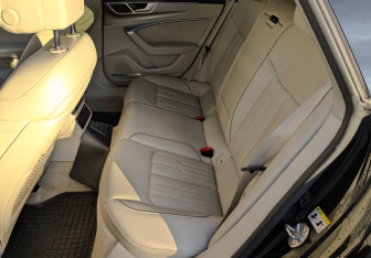 Подержанный автомобиль Audi A7 2020 года (18 фото)