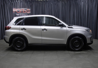 Подержанный автомобиль Suzuki Vitara 2020 года (4 фото)