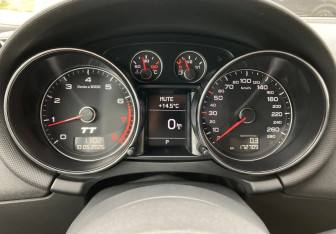 Подержанный автомобиль Audi TT Coupe 2010 года (15 фото)