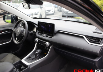 Подержанный автомобиль Toyota RAV4 2024 года (7 фото)