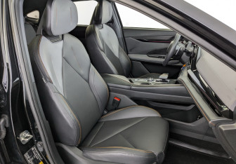 Подержанный автомобиль Changan UNI-V 2023 года (24 фото)