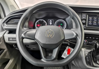 Подержанный автомобиль Volkswagen Caravelle 2021 года (23 фото)