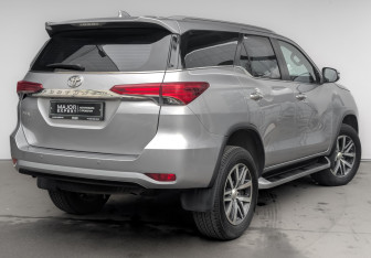 Подержанный автомобиль Toyota Fortuner 2020 года (5 фото)
