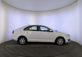 Подержанный автомобиль Skoda Rapid Liftback 2019 года (4 фото)