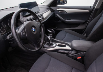 Подержанный автомобиль BMW X1 2013 года (10 фото)