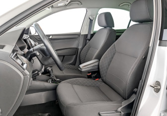 Подержанный автомобиль Skoda Rapid Liftback 2022 года (20 фото)