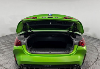 Подержанный автомобиль BMW M4 Convertible 2024 года (9 фото)