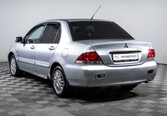 Подержанный автомобиль Mitsubishi Lancer Sedan 2005 года (7 фото)