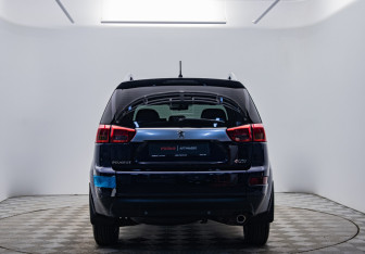 Подержанный автомобиль Peugeot 4007 2011 года (4 фото)