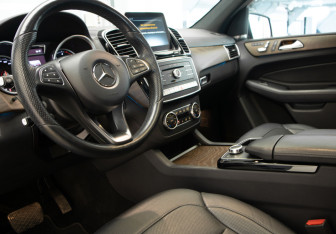 Подержанный автомобиль Mercedes-Benz GLE 2016 года (7 фото)