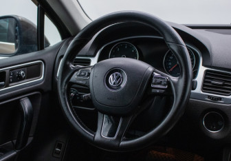 Подержанный автомобиль Volkswagen Touareg 2011 года (15 фото)
