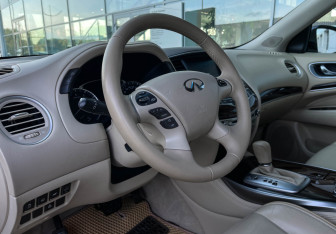 Подержанный автомобиль Infiniti JX 2013 года (13 фото)