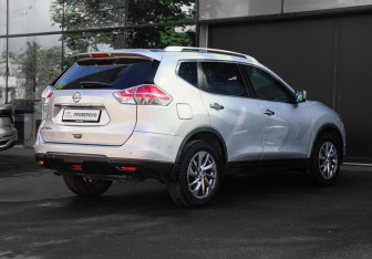 Подержанный автомобиль Nissan X-Trail 2015 года (4 фото)
