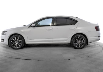 Подержанный автомобиль Skoda Octavia Liftback 2016 года (8 фото)