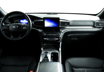 Подержанный автомобиль Ford Explorer 2020 года (8 фото)