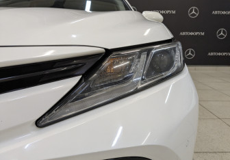 Подержанный автомобиль Toyota Camry Sedan 2018 года (11 фото)