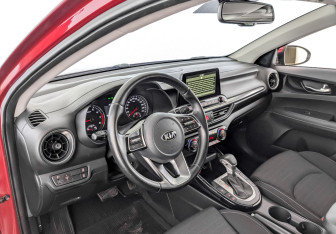 Подержанный автомобиль Kia Cerato Sedan 2019 года (16 фото)