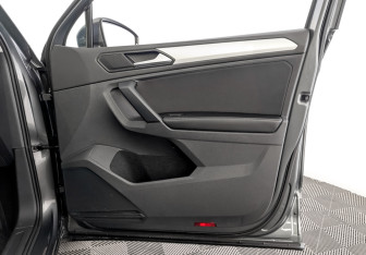 Подержанный автомобиль Volkswagen Tiguan 2021 года (24 фото)